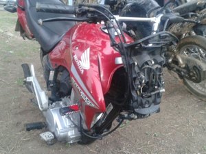 Moto roubada de mototaxista é encontrada na zona rural de Lagoa da Canoa