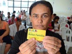 Sem previsão para aumento, Bolsa Família corta 543 mil benefícios em apenas um mês