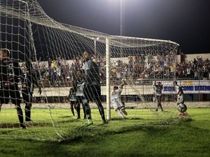 Após eliminação, Alef Manga se irrita com desempenho do ASA