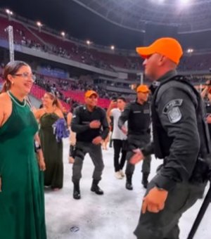 [Vídeo] Filho faz homenagem à mãe ao se formar na Polícia Militar
