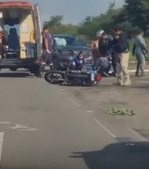 Motociclista fica ferido após colidir contra um carro na AL-115, em Palmeira dos Índios