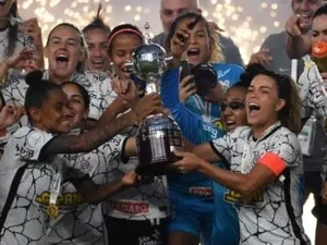 Libertadores: Adriana abre o caminho para o Tri do Corinthians e cobra punições após sofrer racismo