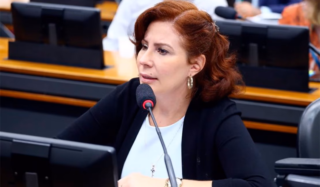 Carla Zambelli critica ordem de prisão determinada por Moraes e STF