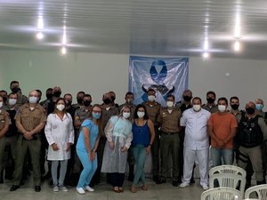 Novembro Azul: Policiais Militares e Secretaria Municipal de Saúde conscientizam populção sobre o câncer de Próstata