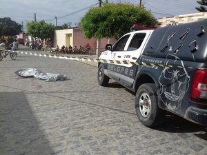 [Vídeo] Jovem é assassinado no bairro Jardim Esperança