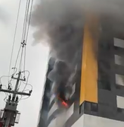 [Vídeo] Incêndio em apartamento leva moradores a evacuarem prédio 