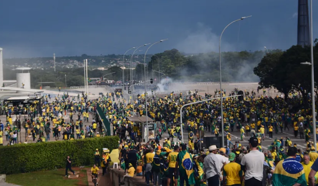 Metade dos presos em atos contra os Três Poderes recebeu auxílio emergencial