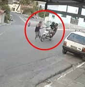 Câmeras flagram momento exato em que homem é atropelado por motocicleta em Coqueiro Seco