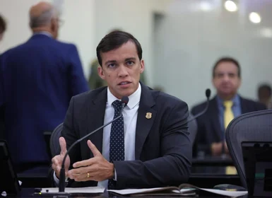 Deputado Leonam critica governador e cobra atendimento às demandas do SINTEAL