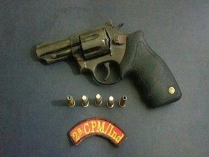 Abordagem policial resulta na prisão de homem armado em Jacuípe