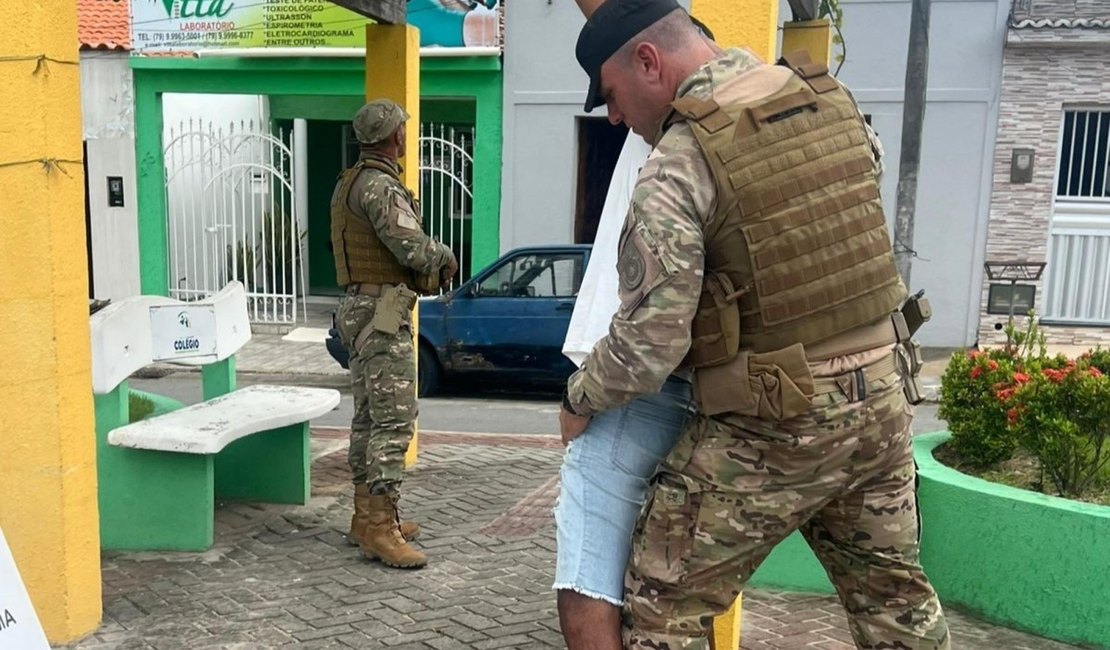 Dupla é presa com crack e maconha durante operação do Bope em Igreja Nova