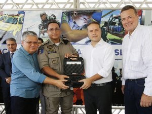 Alagoas entra na vanguarda tecnológica com a entrega de aparelhos de segurança