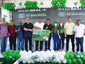 Porto Real do Colégio realiza entrega do cartão do primeiro programa de redistribuição de renda do município