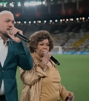 Alcione se pronuncia sobre “fiasco” ao cantar o Hino Nacional com Belo