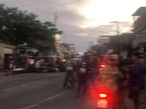 [VÍDEO] Moradores do Jacintinho protestam contra falta de água