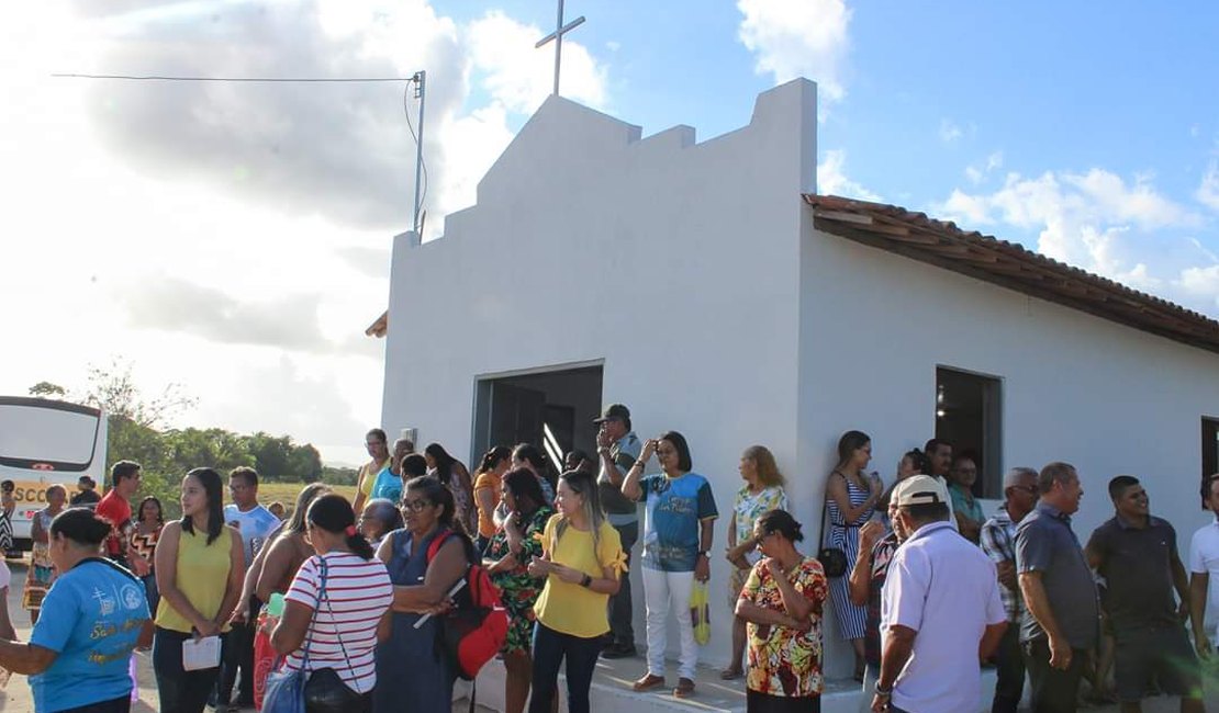 Moradores do Riachão participam de inauguração de igreja em São Luís do Quitunde