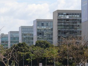 Governo substitui ministros que pretendem se candidatar nas eleições