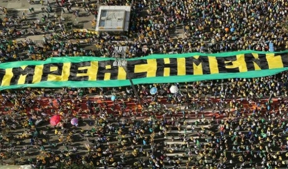 Apoio ao impeachment de Dilma cai para 61%, aponta Datafolha