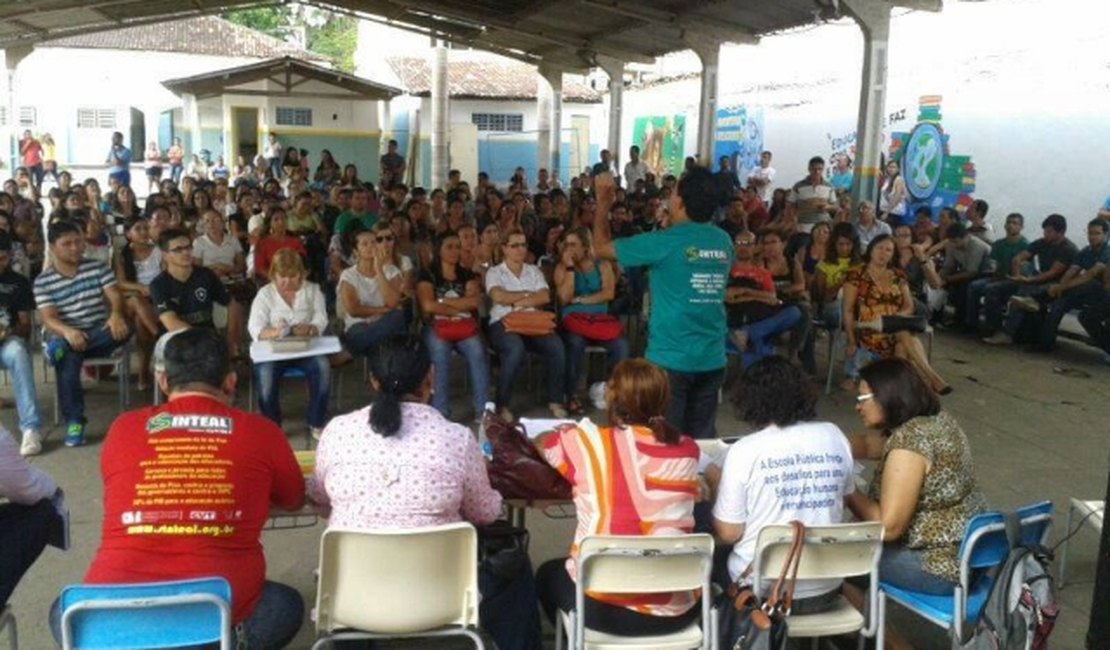 Defensoria pede correção de carga horária dos professores