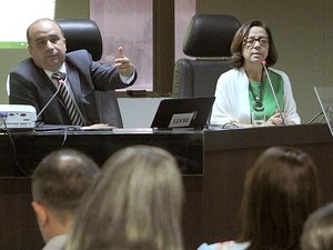 ?Vara da Infância e Juventude de Maceió ministra curso para famílias adotantes