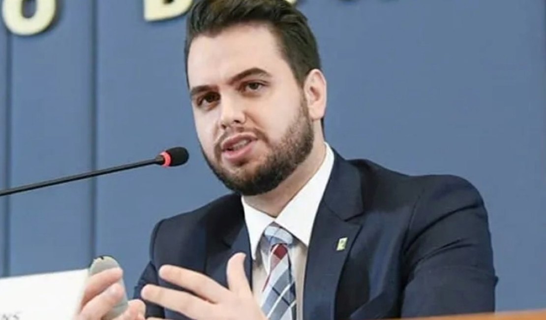 PF prende Filipe Martins, ex-assessor de Bolsonaro, a pedido de Moraes