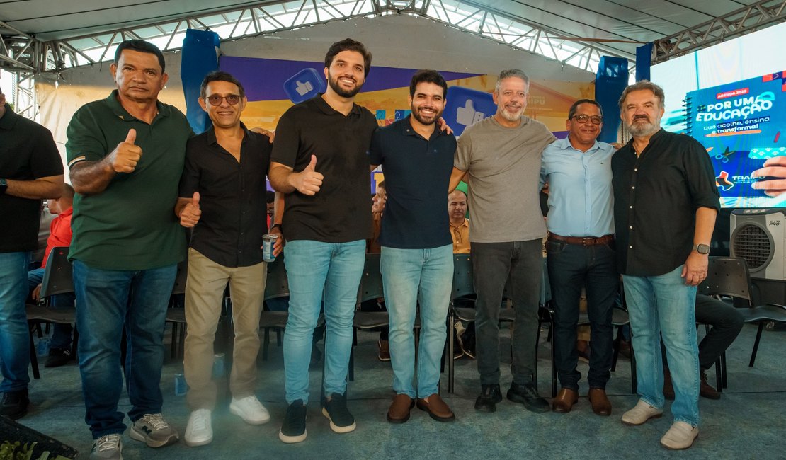 Arthur Lira participa de entrega de pavimentação e anuncia novas obras em Traipu
