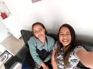 Mãe e filha morrem após serem atingidas por raio enquanto colhiam frutas 