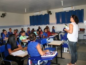 Professores temporários devem entregar documentos até hoje (30)