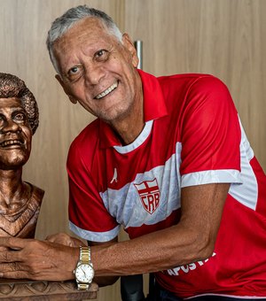 CRB inaugura busto em homenagem ao ídolo Joãozinho Paulista