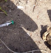 Moradores encontram seringas, agulhas e remédios descartados em local público