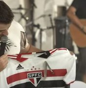Sertanejo Zé Neto é criticado por comentário homofóbico após vestir camisa do SPFC