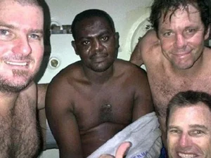 O homem que sobreviveu por 60 horas no fundo do mar após naufrágio de barco