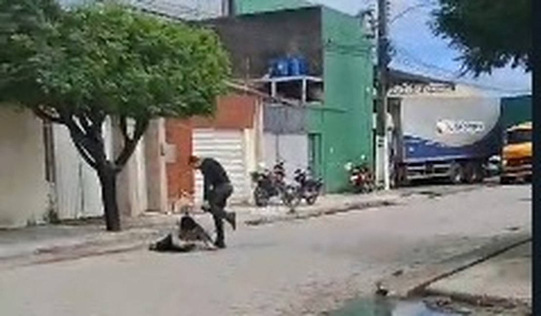 [Vídeo] Homem é agredido durante briga de trânsito no bairro Primavera, em Arapiraca