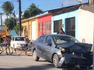 Após roubar veículo, assaltantes provocam acidente e deixam quatro pessoas feridas em Rio Largo