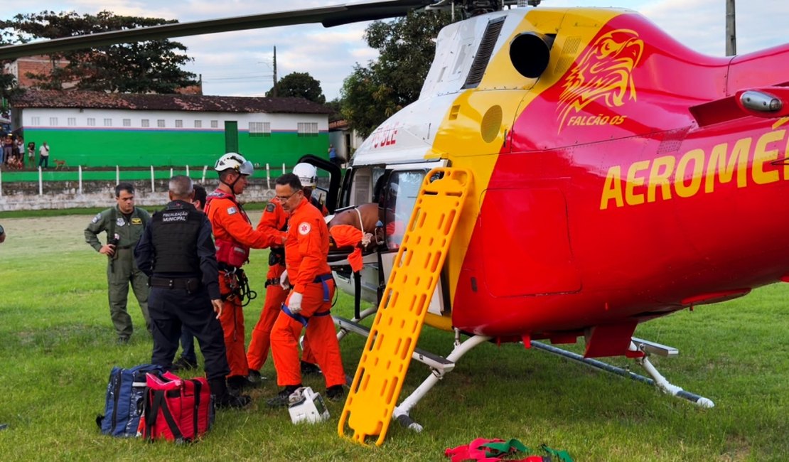 Dois homens ficam feridos após moto cair em barreira em Joaquim Gomes