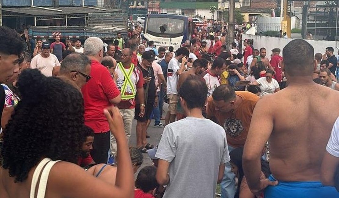 Micro-ônibus mata pelo menos quatro pessoas em procissão em Pernambuco no domingo de Páscoa