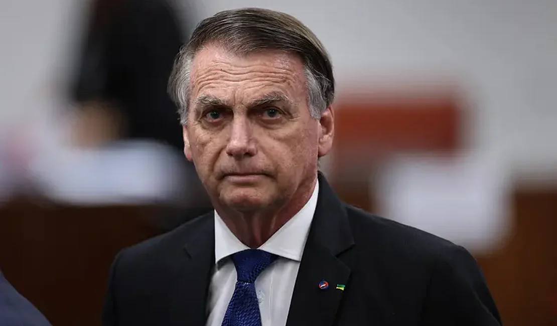 Bolsonaro tem alta após cirurgia no ombro e volta para prisão domiciliar