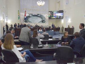 Deputados votam pela própria retirada em conselho do Fundeb