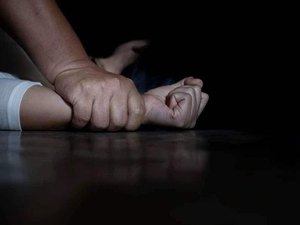 Criminoso invade casa e estupra jovem de 23 anos na capital