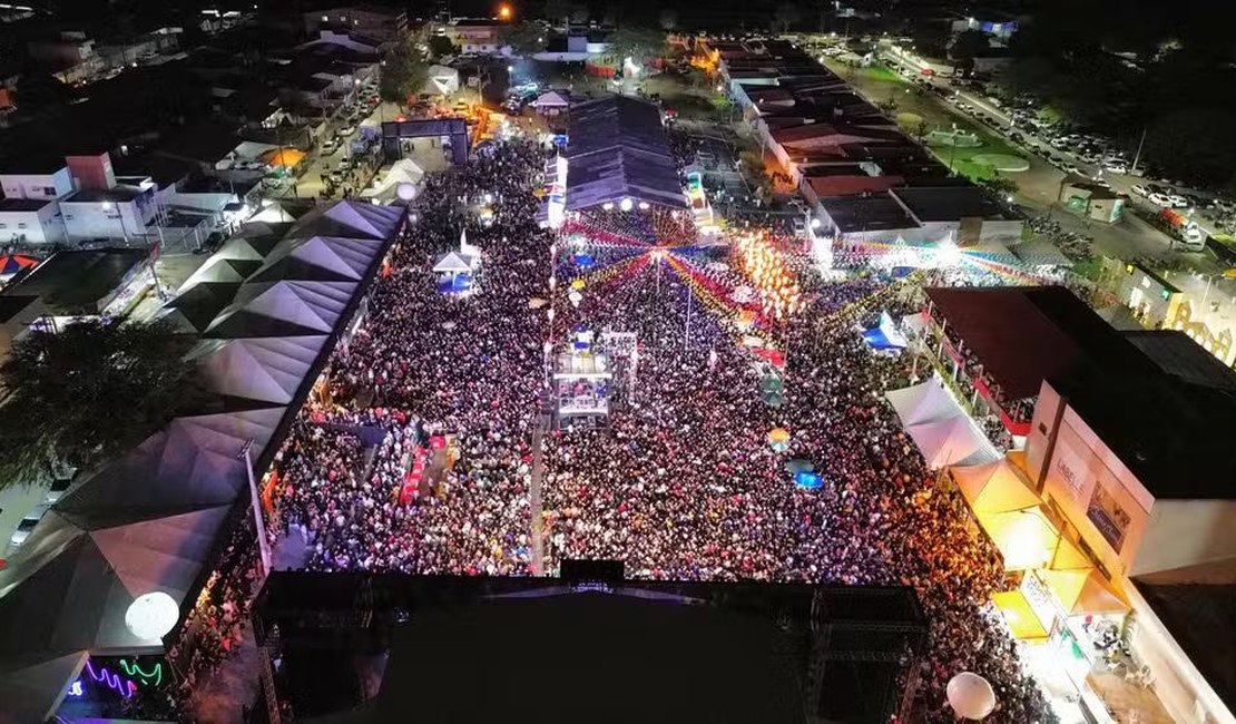 Prefeitos e prefeitas do Alto Sertão de AL fixam limite de R$ 500 mil para cachês artísticos