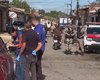 Homem é baleado, tenta pedir ajuda e morre no meio rua no Bom Parto, em Maceió