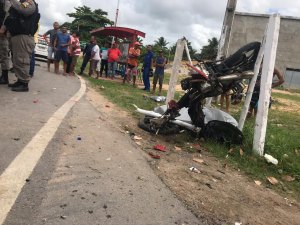 Colisão entre carro e motocicleta deixa vítima fatal na AL-215