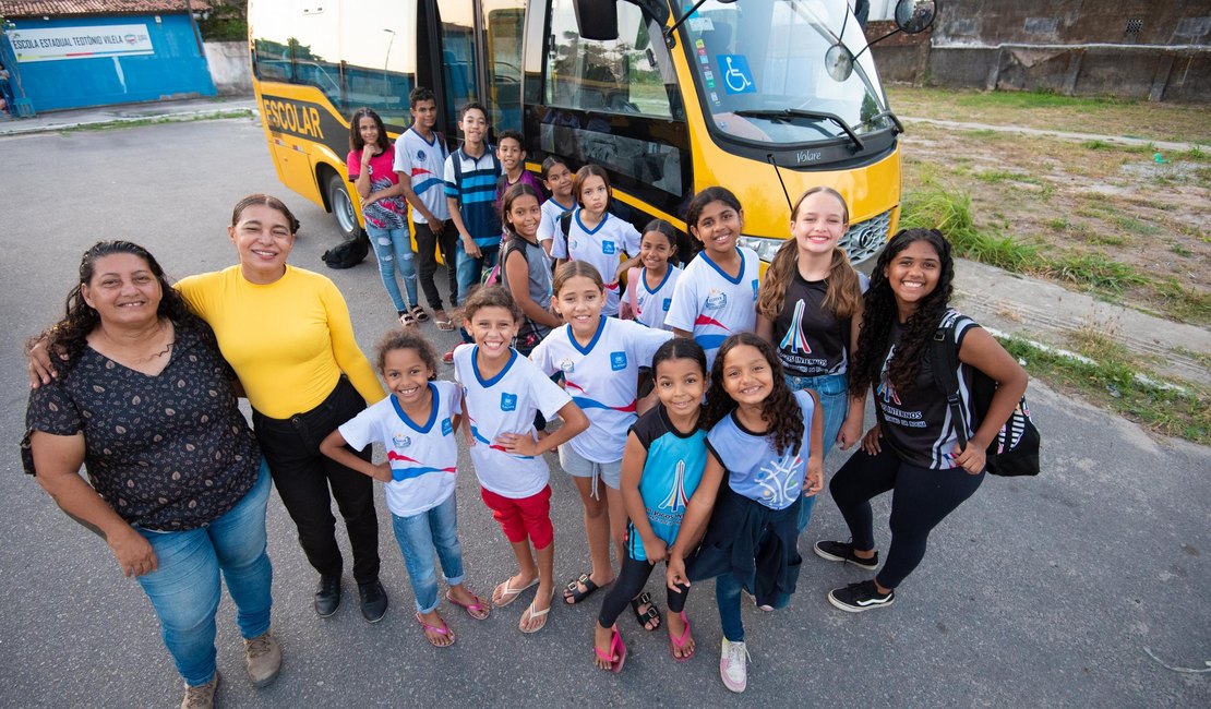 Elas no volante: a força feminina no transporte escolar da rede estadual