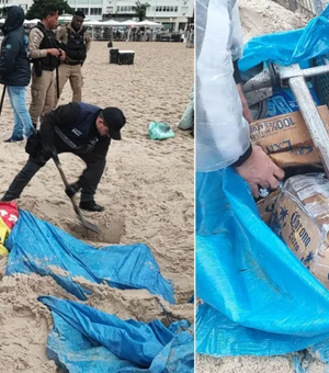 Agentes encontram depósito ilegal de bebidas enterrado na areia da praia de Copacabana