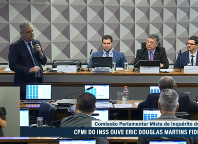 [Vídeo]  Advogado é surpreendido com prisão do pai durante sessão da CPMI do INSS