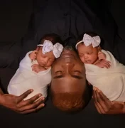 Após esposa morrer no parto, haitiano cuida de gêmeas e quer reunir família