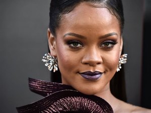 Marca de maquiagem da Rihanna chega ao Brasil com preços a partir de R$ 200