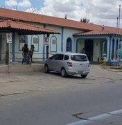 Com dinheiro na conta, prefeitura atrasa repasse a hospital de Arapiraca