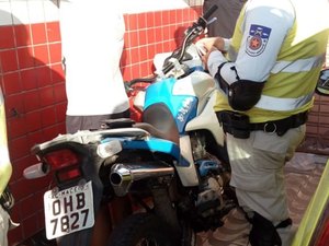 Ronda no Bairro apreende duas motos sem licenciamento no Jacintinho
