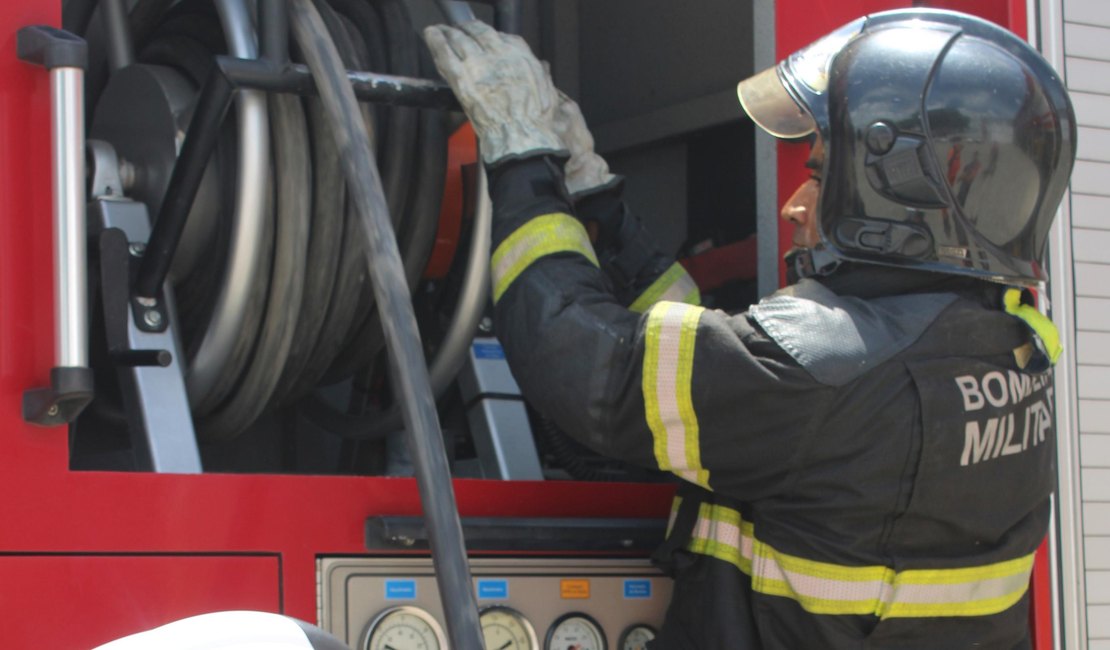 Bombeiros atendem princípio de incêndio em joalheria no Centro de Maceió